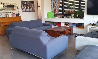 Residencia en venta con amplio jardin en Haras del Bosque 500 m2