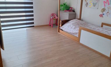Residencia en venta con amplio jardin en Haras del Bosque 500 m2