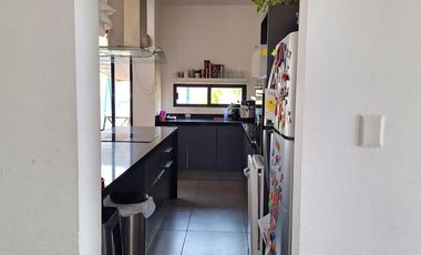 Residencia en venta con amplio jardin en Haras del Bosque 500 m2