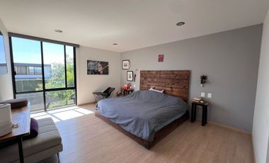 Residencia en venta con amplio jardin en Haras del Bosque 500 m2