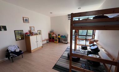 Residencia en venta con amplio jardin en Haras del Bosque 500 m2