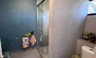 Residencia en venta con amplio jardin en Haras del Bosque 500 m2