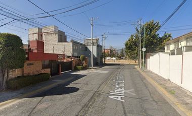 PRECIOSA Y AMPLIA CASA, EXCELENTE UBICACIÓN CERCA DEL CENTRO DE TOLUCA Y DEL AEROPUERTO INTERNACIONAL -NO CRÉDITOS-