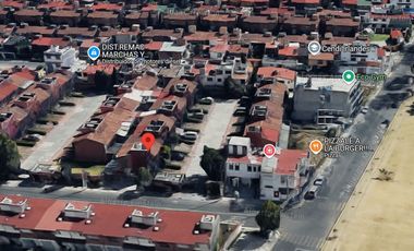 PRECIOSA Y AMPLIA CASA, EXCELENTE UBICACIÓN CERCA DEL CENTRO DE TOLUCA Y DEL AEROPUERTO INTERNACIONAL -NO CRÉDITOS-