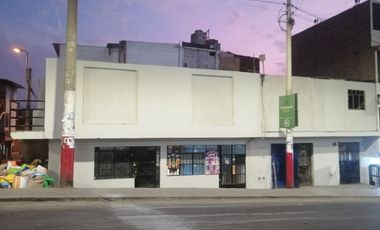 Venta de local comercial en  Av. Huaura frente a la plaza civica Mi Perú