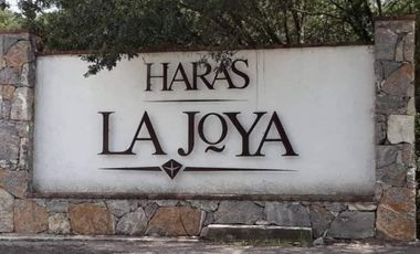 Lote residencial en venta bardeado en Haras del Bosque