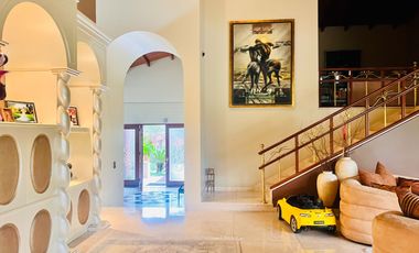 VENTA DE BELLA CASA MUY BIEN CONSERVADA