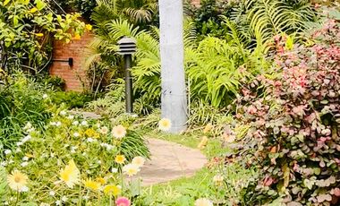 VENTA DE BELLA CASA MUY BIEN CONSERVADA