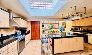 VENTA DE BELLA CASA MUY BIEN CONSERVADA