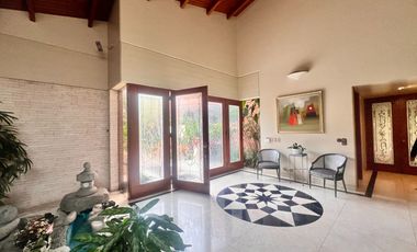 VENTA DE BELLA CASA MUY BIEN CONSERVADA