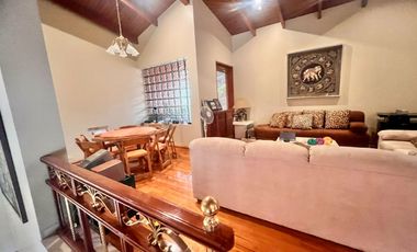VENTA DE BELLA CASA MUY BIEN CONSERVADA