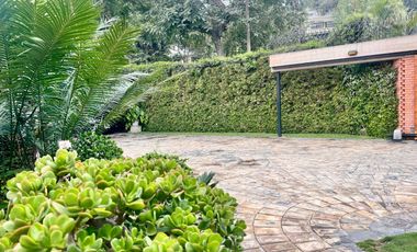 VENTA DE BELLA CASA MUY BIEN CONSERVADA