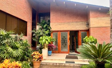 VENTA DE BELLA CASA MUY BIEN CONSERVADA