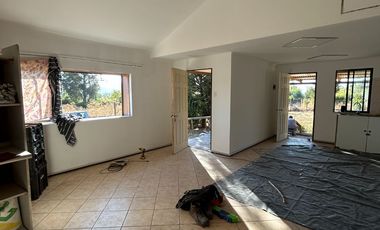 SE VENDE o ARRIENDA CABAÑA DE  3D 2B  A PASOS LAGO COLBUN  EL COLORADO, SAN CLEMENTE CHILE