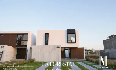 CASA EN VENTA EN LA FORESTAL, LAGOS DE MORELOS JALISCO.