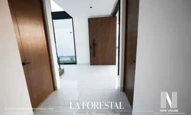 CASA EN VENTA EN LA FORESTAL, LAGOS DE MORELOS JALISCO.