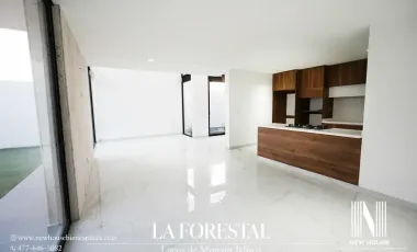 CASA EN VENTA EN LA FORESTAL, LAGOS DE MORELOS JALISCO.