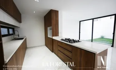 CASA EN VENTA EN LA FORESTAL, LAGOS DE MORELOS JALISCO.