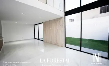 CASA EN VENTA EN LA FORESTAL, LAGOS DE MORELOS JALISCO.