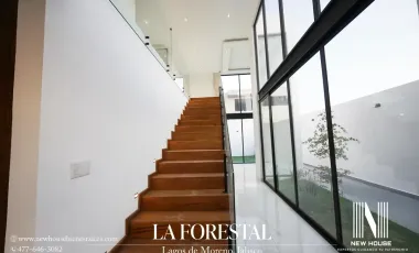 CASA EN VENTA EN LA FORESTAL, LAGOS DE MORELOS JALISCO.