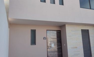 Venta de casa en altos del marques, a un costado del Campanario