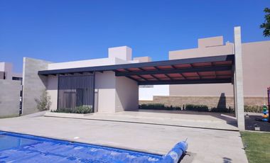 Venta de casa en altos del marques, a un costado del Campanario