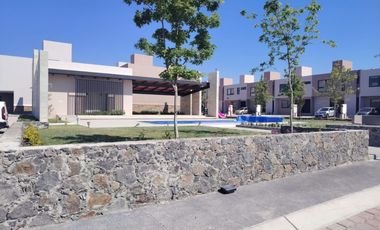 Venta de casa en altos del marques, a un costado del Campanario