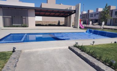 Venta de casa en altos del marques, a un costado del Campanario