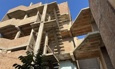 Se vende Casa de 5 niveles en Urb. Patazca, Chiclayo