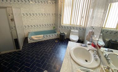 Excelente casa, a unos pasos del Parque Blvd de la Luz