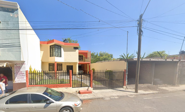 CASA EN VENTA EN LA COLONIA 2 DE ABRIL EN PAJACUARAN, MICHOACAN - SF