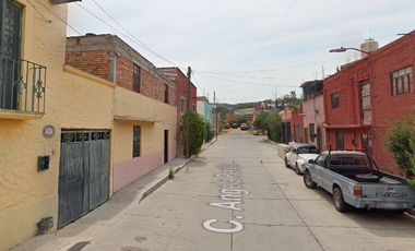 BONITA CASA SAN MIGUEL DE ALLENDE GTO, EXCELENTE UBICACION, A UNOS MINUTOS DEL CENTRO HISTORICO, ARTESANIA Y GASTRONOMIA.