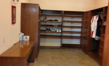 Residencia de lujo amueblada en fraccionamiento con seguridad 24h, alberca, terrazas y amplios jardines
