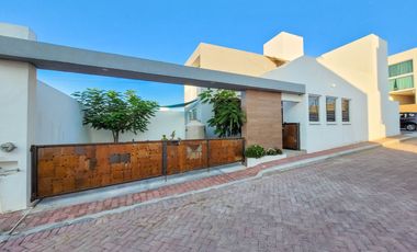 Casa en Venta en Tequisquiapan, Fraccionamiento, 3 rec 3.5 baños,  Oportunidad Única