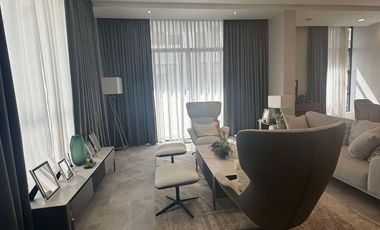 MODERN BRAND NEW SAN JUAN TOWNHOUSE WITH ELEVATOR AND GARDEN FOR SALE!