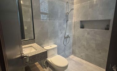 MODERN BRAND NEW SAN JUAN TOWNHOUSE WITH ELEVATOR AND GARDEN FOR SALE!