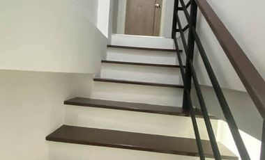 Don't miss out! Townhouse for sale, 2 stories with additional side land, excellent location near the BTS in Lam Luk Ka, Pathum Thani.