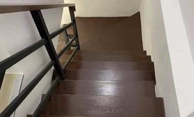 Don't miss out! Townhouse for sale, 2 stories with additional side land, excellent location near the BTS in Lam Luk Ka, Pathum Thani.