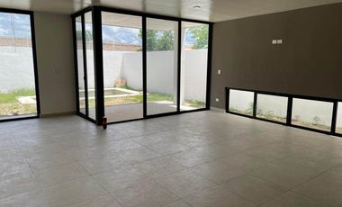 Hermosa Casa en Privada Canaria, Conkal, Yucatán