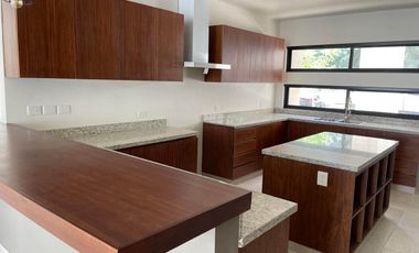 Hermosa Casa en Privada Canaria, Conkal, Yucatán