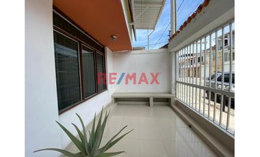 Amplia Casa En Venta En Urb. Bancaria //  ID: 1130406