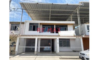 Amplia Casa En Venta En Urb. Bancaria //  ID: 1130406