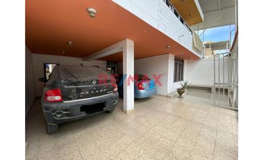 Amplia Casa En Venta En Urb. Bancaria //  ID: 1130406