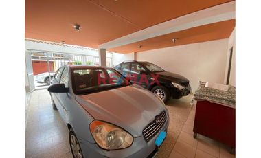 Amplia Casa En Venta En Urb. Bancaria //  ID: 1130406