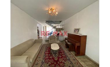 Amplia Casa En Venta En Urb. Bancaria //  ID: 1130406