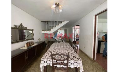 Amplia Casa En Venta En Urb. Bancaria //  ID: 1130406