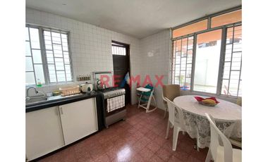 Amplia Casa En Venta En Urb. Bancaria //  ID: 1130406