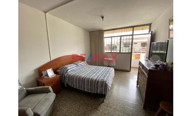 Amplia Casa En Venta En Urb. Bancaria //  ID: 1130406