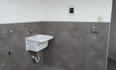 VENDO DEPARTAMENTO DÚPLEX MAS COCHERA Y DEPOSITO