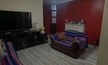 VENDO CASA DE 3 PISOS URB. MIRAFLORES (ALORA)